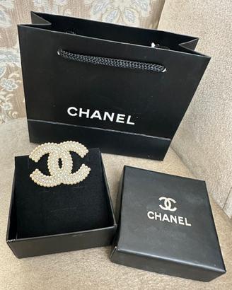 Spilla chanel