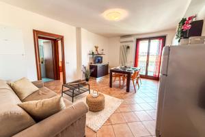 A792 - Ampio terrazzo - 50 mt dal mare