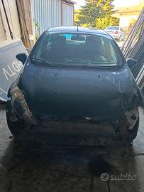 Ford Fiesta incidentata 