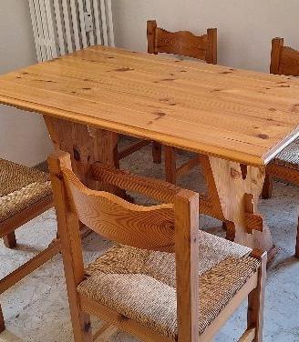 Tavolo in legno massello di pino