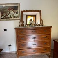Comò antico in noce con piano in marmo e specchio