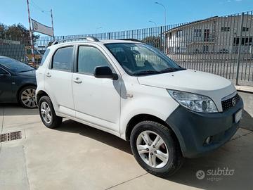 Daihatsu Terios 2012 - Opel Insigna 2010 - Opel Me