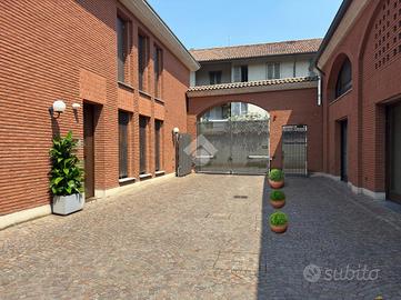 2 LOCALI A VIMERCATE
