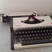 Macchina da scrivere portatile Olympia