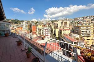 4 LOCALI A NAPOLI