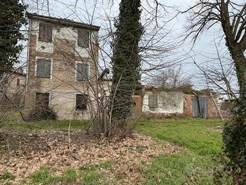 Rustico da ristrut. con giardino a Bianconese PR