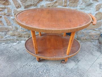 Carrello portaoggetti portatile con ruote.