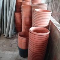 vasi di plastica di varie misure per vivaistica