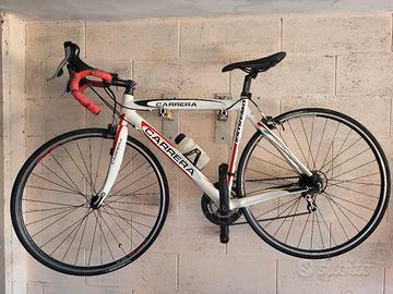 bicicletta da corsa in carbonio carrera