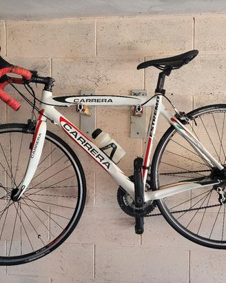 bicicletta da corsa in carbonio carrera