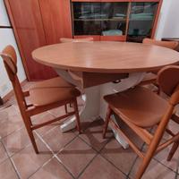 tavolo  e 4 sedie