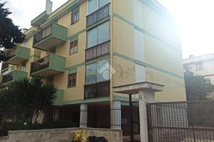 4 LOCALI A MOLA DI BARI