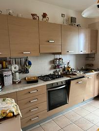 Cucina completa di elettrodomestici