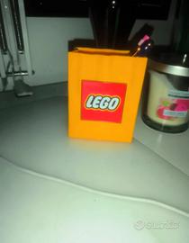porta penne a forma di sacchetto lego