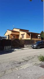 Palazzo / Stabile di 350 m² con più di 5 locali a 