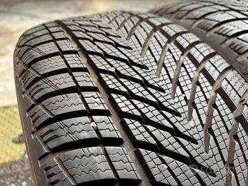215/50/18 Goodyear gomme invernali