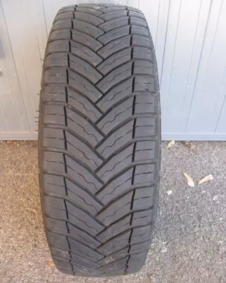 1 Michelin Agilis CrossClimate 195/70 R15C 104T