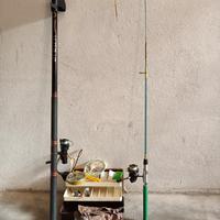 Canne da pesca con accessori 