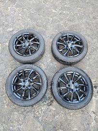 Cerchi 15" 4x100 Avus neri gommati Pirelli 