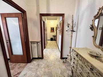 Appartamento di 95 m² con più di 5 locali a Genova