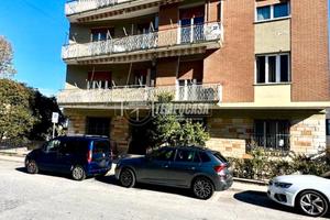 APPARTAMENTO CON AMPIE METRATURE E GARAGE IN ZONA