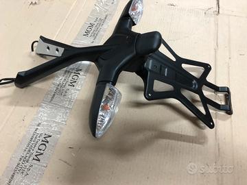 Portatarga Originale con frecce per Yamaha R6