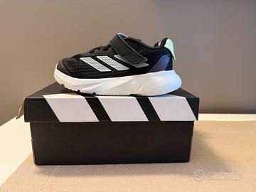 Scarpa Sportiva Bambino Adidas numero 25