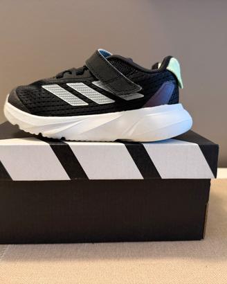 Scarpa Sportiva Bambino Adidas numero 25