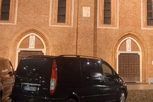 VAN MERCEDES NERO 8 posti