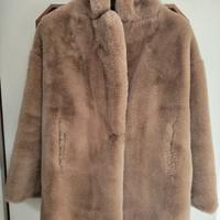 Cappotto in pelliccia sintetica Zara 
