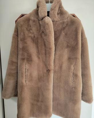 Cappotto in pelliccia sintetica Zara 