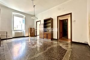 QUADRILOCALE ZONA CENTRALISSIMA COMODO AI SERVIZI