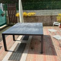 Tavolo e sedie da esterno