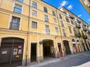 locale-commerciale-adiacente-piazza-castello-