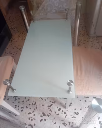 Tavolo in vetro