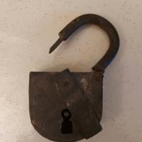 Antico lucchetto in ferro 