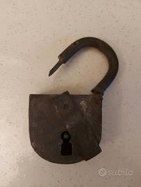 Antico lucchetto in ferro 