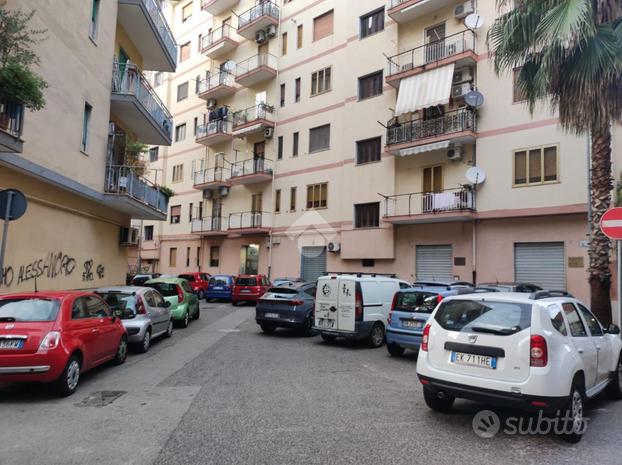 4 LOCALI A SALERNO