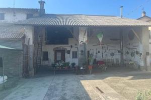 Rustico / Casale di 190 m² con più di 5 locali a C