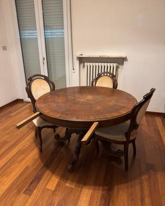 Tavolo classico allungabile in legno con sedute
