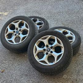 Set cerchi in lega 5 fori con gomme invernali