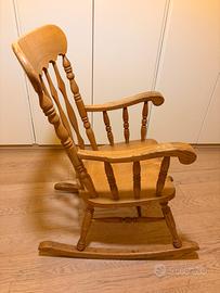 Sedia a dondolo in legno