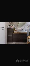 Mobile bagno con specchio miscelatore e mobile