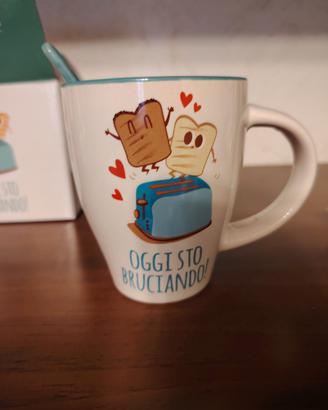 tazza cappuccino della mccafè con cucchiaino