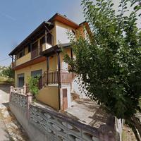 Casa indipendente e terreno con ulivi