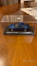 Miniature Aston Martin V8 vantage
