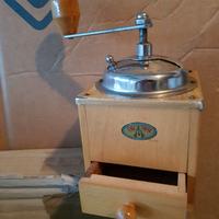 Macinino antico " Tre Spade "