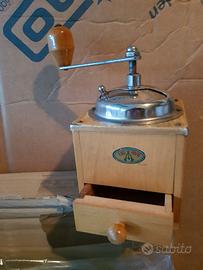 Macinino antico " Tre Spade "