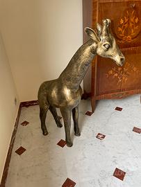 Scultura in resina verniciata