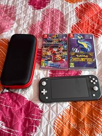 Nintendo switch con fodera e relativi giochi